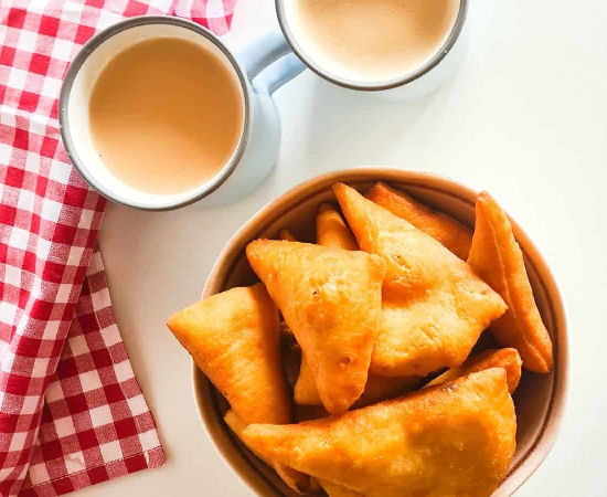 Which restaurants near Jamhuri Estate Nairobi sell tea with mandazis 